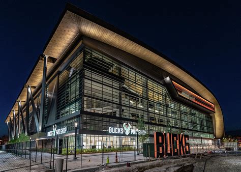 Fiserv forum - The matchups are set for the 2023 Kwik Trip Holiday Face-Off (@HolidayFaceoff) which will take place Dec. 28 – 29 at Fiserv Forum.Single-day and two-day packages are available for purchase at FiservForum.com.. The third annual Kwik Trip Holiday Face-Off will begin with the semifinal round on Thursday, Dec. 28 when …